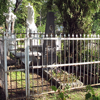 Старое кладбище Таганрога. Бондарева Оля и неизвестный
